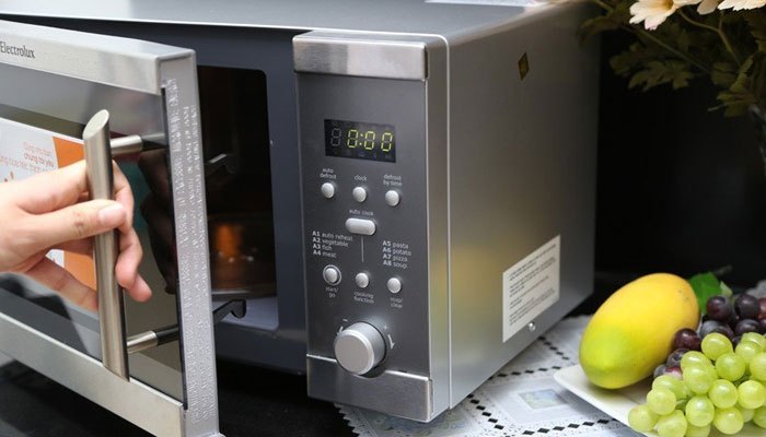 Sửa ngay lò vi sóng khi bị hở điện 