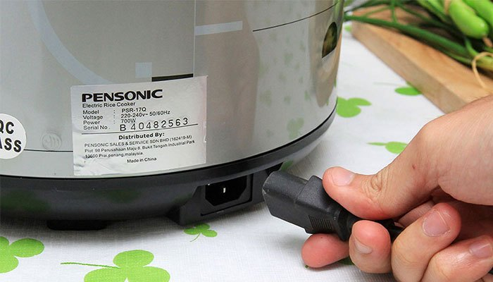 Cắm lại dây nếu nếu nồi cơm điện không nóng