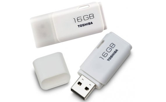 USB Toshiba 16GB sử dụng tiện lợi