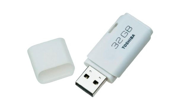 USB Toshiba 32GB nhỏ gọn, chắc chắn