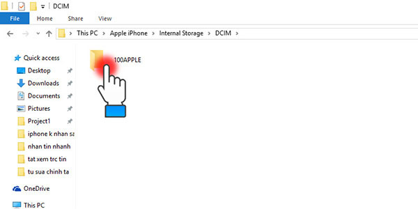 Trên máy tính xuất hiện tập tin 100APPLE, bạn bấm chọn để chép hình từ iPhone sang