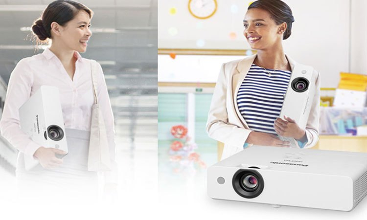 Máy chiếu Panasonic Model PT-LB382 có độ ồn thấp