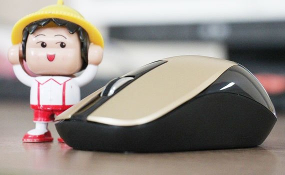 Chuột không dây Genius NX 7015 tích hợp khe giữ đầu cắm USB