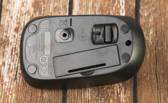 Chuột không dây Genius NX 7015 tích hợp khe giữ đầu cắm USB