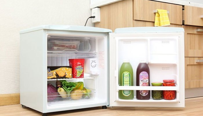 Sinh viên cần chọn tủ lạnh mini để bảo quản thức ăn nhưng vẫn tiết kiệm diện tích