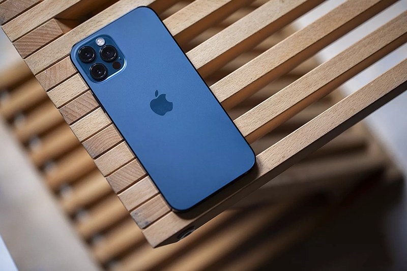 iPhone 12 Pro phiên bản Pacific Blue gây ấn tượng mạnh