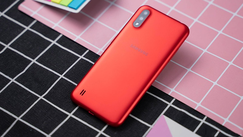 Top 10 smartphone giá rẻ Samsung Galaxy A01