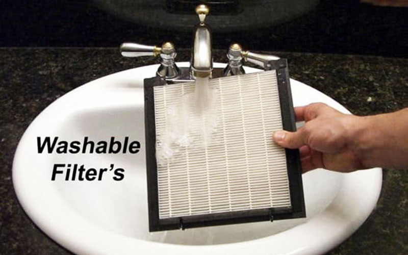 Rửa nhẹ màng lọc bằng nước thường, không dùng nước nóng