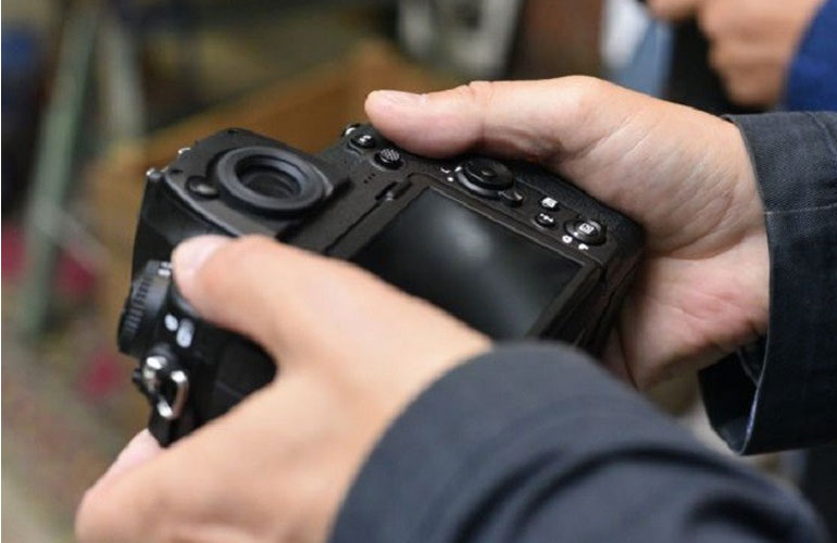 Nhớ lưu lại dữ liệu vào nơi an toàn trước khi định dạng thẻ nhớ trên máy ảnh nhé!