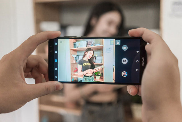 4 camera trên Huawei Nova 2i là trợ thủ đắc lực cho các bức ảnh xóa phông