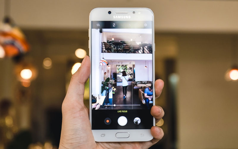 Xóa phông ảo diệu với Live Focus