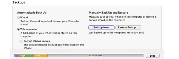 Backup dữ liệu iPhone với máy tính cần sự hỗ trợ của dây cáp