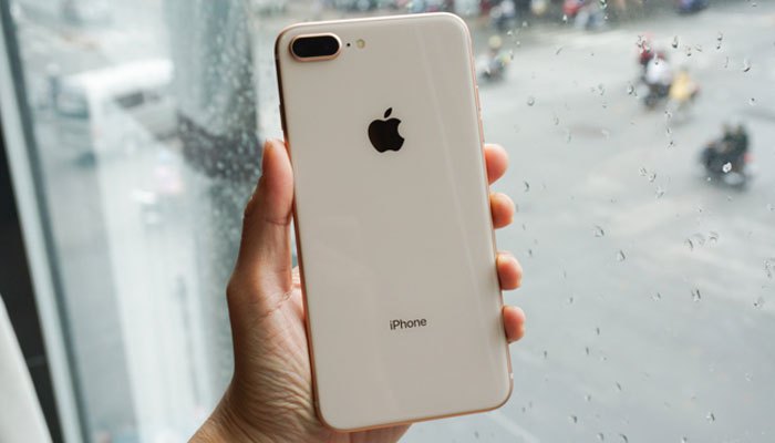 Trên tay iPhone 8 Plus đầu tiên "đáp cánh" tại thị trường Việt Nam