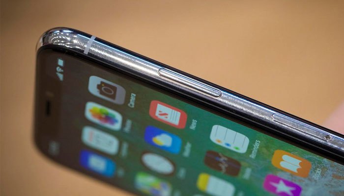 Các đường nét bo cong của iPhone X vẫn tương tự những phiên bản trước