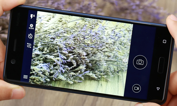 Điện thoại Nokia 5 màu xanh có thể chụp ảnh góc rộng