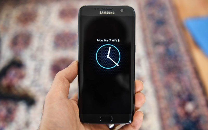Điện thoại Samsung Galaxy S7 Edge thiết kế đầy sang trọng
