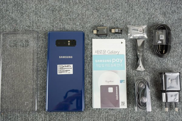 Galaxy Note 8 và các phụ kiện trong hộp