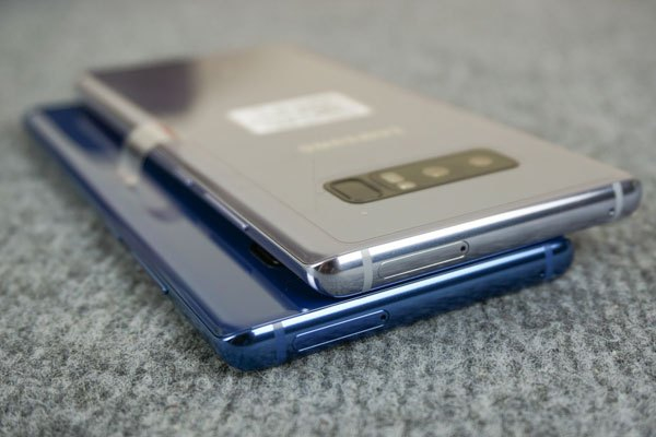 Hiện tại, hai phiên bản Xanh Biển Sâu và Xám Phong Lan của Galaxy Note 8 vẫn chưa chính thức 