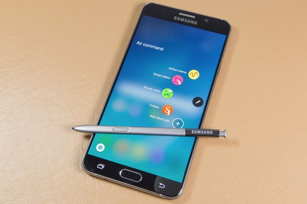 Giao diện Air Command trên bút S-Pen của Galaxy Note 5 cũng tối giản và trực quan hơn