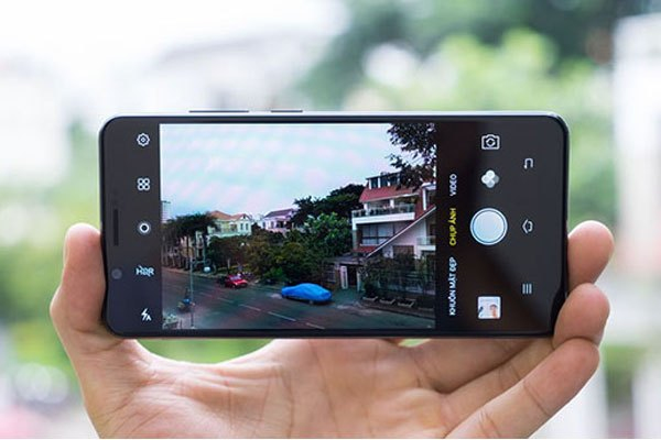 Camera sau Vivo V7 Plus cũng "không phải dạng vừa đâu" với độ phân giải lên đến 16MP