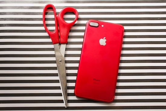 Kéo và iPhone 7 màu sắc như nhau