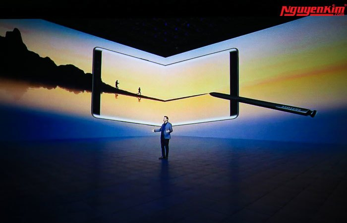 Nhìn chung, điện thoại Galaxy Note 8 khá giống với lời đồn