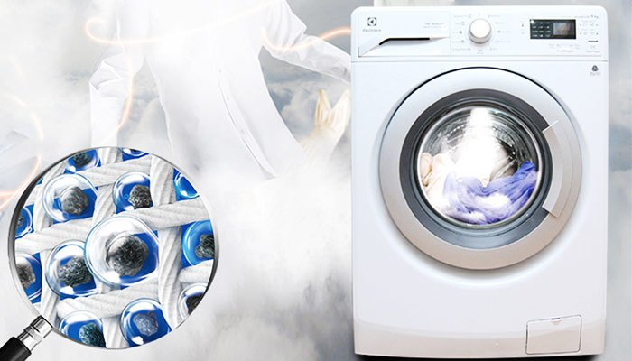 Nhờ vào tính năng giặt với hơi nước, Electrolux EWF12942 giúp quần áo sạch và mềm mại hơn
