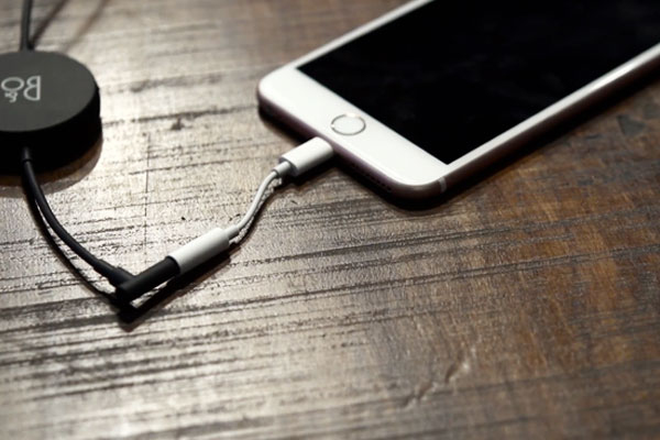 Apple loại bỏ jack cắm tai nghe 3.5 mm phải chăng vì một tương lai kết nối không dây?