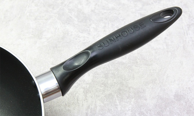 Chảo Sunhouse 22cm SHS22 có tay cầm&nbsp;chảo&nbsp;bằng nhựa chắc chắn, dễ dàng treo lên khi không sử dụng