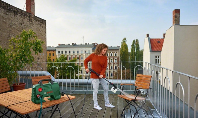 M&aacute;y phun xịt rửa &aacute;p lực cao Bosch AQT 100 tiện &iacute;ch đa dạng