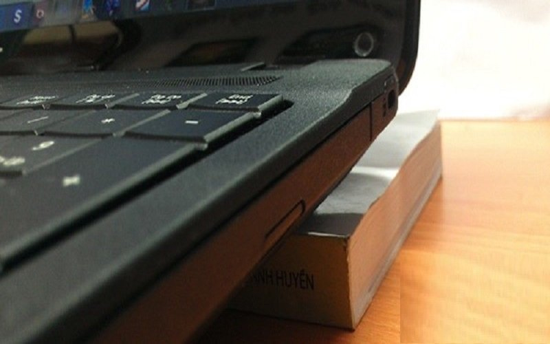Kê sách cũng là biện pháp giải nhiệt cho máy