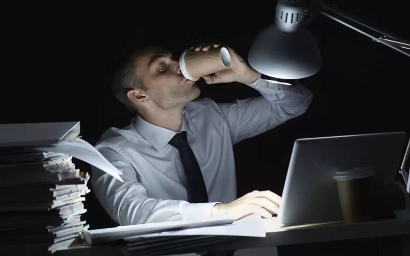Uống nhiều cà phê sẽ khiến bạn dễ mệt mỏi vào hôm sau