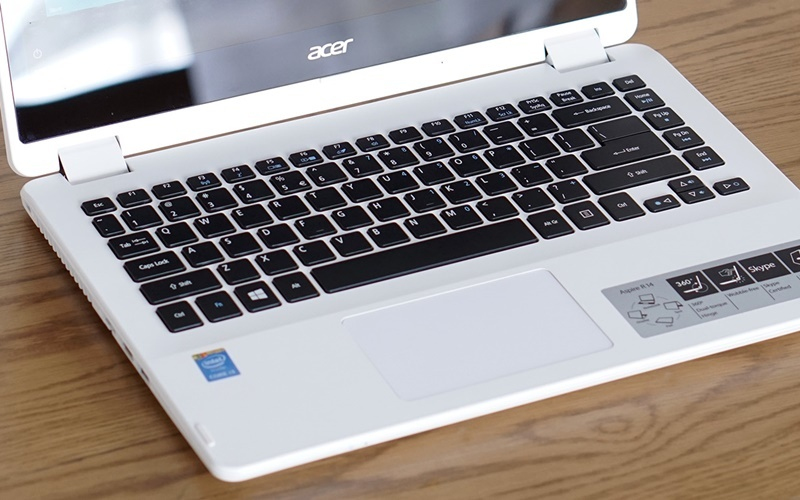 Bàn phím và touchpad cũng cần được xem kỹ