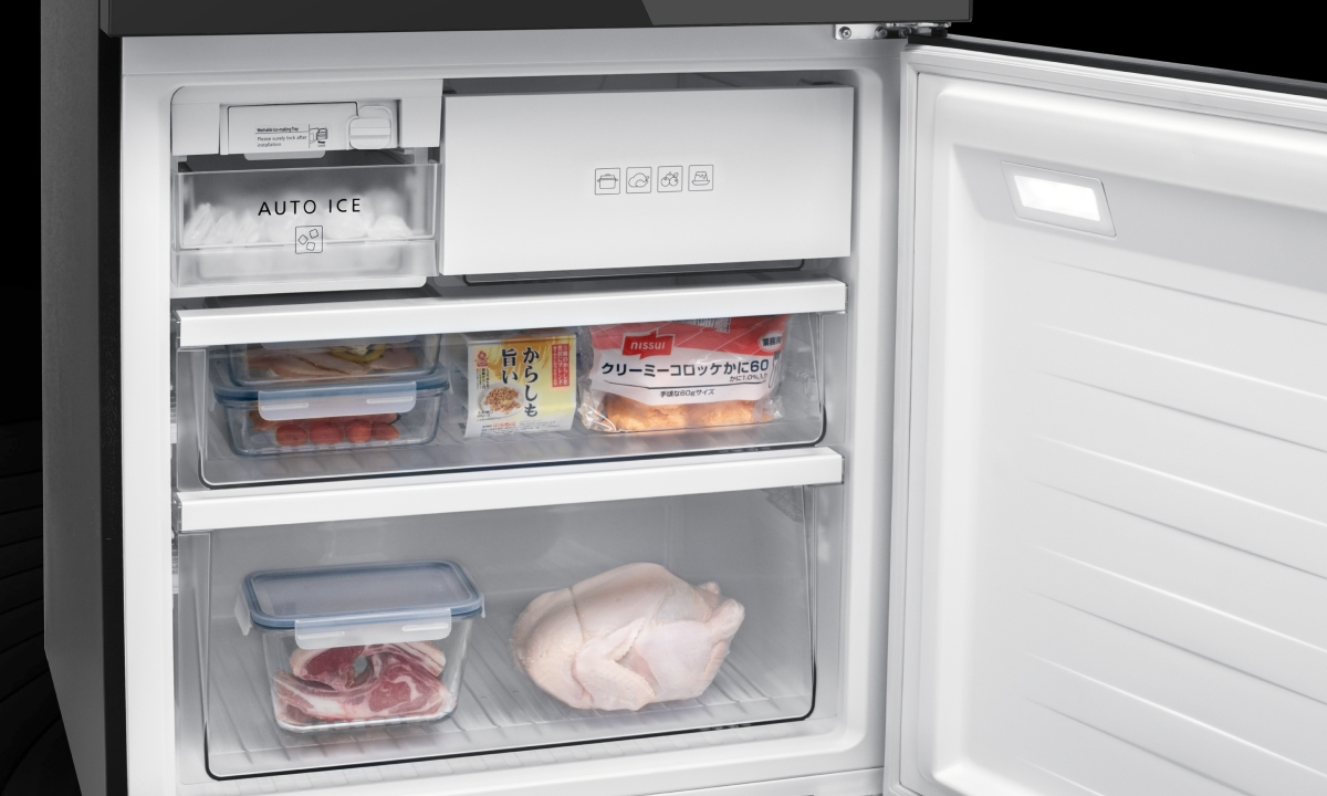 Ngăn đông mềm Prime Fresh -3°C Ngăn đông mềm Prime Fresh duy trì nhiệt độ -3°C, giúp bảo quản thịt, cá, hải sản và các loại thực phẩm tươi mà vẫn giữ nguyên hương vị và chất lượng. Bạn có thể lấy nguyên liệu trực tiếp để chế biến mà không cần rã đông, tiện lợi cho bữa ăn hằng ngày.