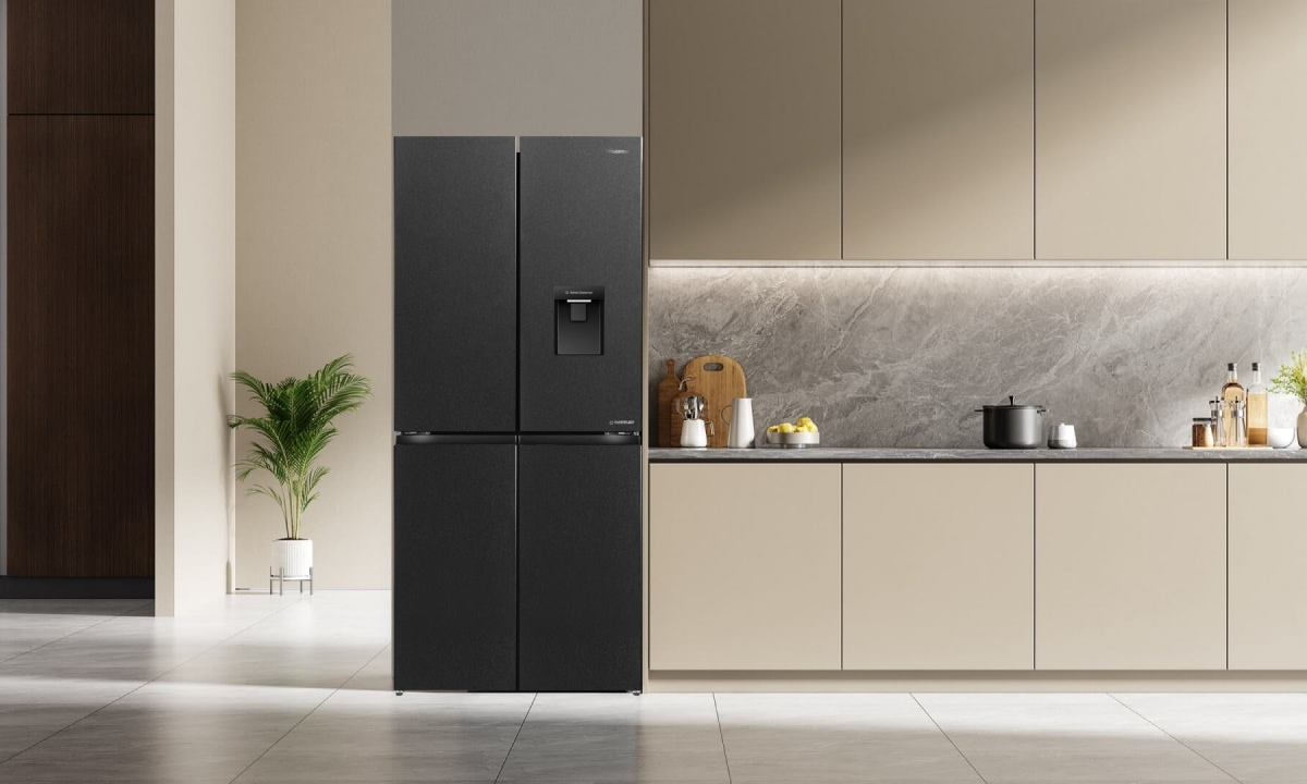 Thiết kế hiện đại, sang trọng và tiện dụng Tủ lạnh Sharp Inverter 323 lít SJ-BF330V-DG sở hữu thiết kế 2 cửa thanh lịch với tông màu đen xám thời thượng, mang lại vẻ sang trọng cho không gian bếp. Bố trí ngăn đông phía dưới giúp thao tác lấy thực phẩm tươi hằng ngày trở nên dễ dàng và thuận tiện hơn. Với dung tích 323 lít, tủ phù hợp cho gia đình 3 – 4 người, đáp ứng đầy đủ nhu cầu lưu trữ thực phẩm trong sinh hoạt hằng ngày.
