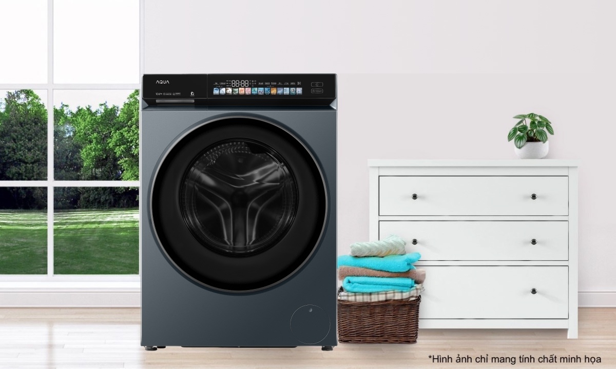Máy giặt cửa trước thiết kế hiện đại, khối lượng giặt lớn tới 10 kg thích hợp gia đình nhiều người Máy giặt Aqua Inverter AWD10-BP4377U1L(GN) sở hữu thiết kế cửa trước hiện đại cùng gam màu xanh rêu nổi bật, mang đến vẻ sang trọng và tinh tế cho không gian giặt giũ. Với khối lượng giặt 10kg, sản phẩm phù hợp cho gia đình từ 4–6 thành viên, đáp ứng tốt nhu cầu giặt quần áo hàng ngày.