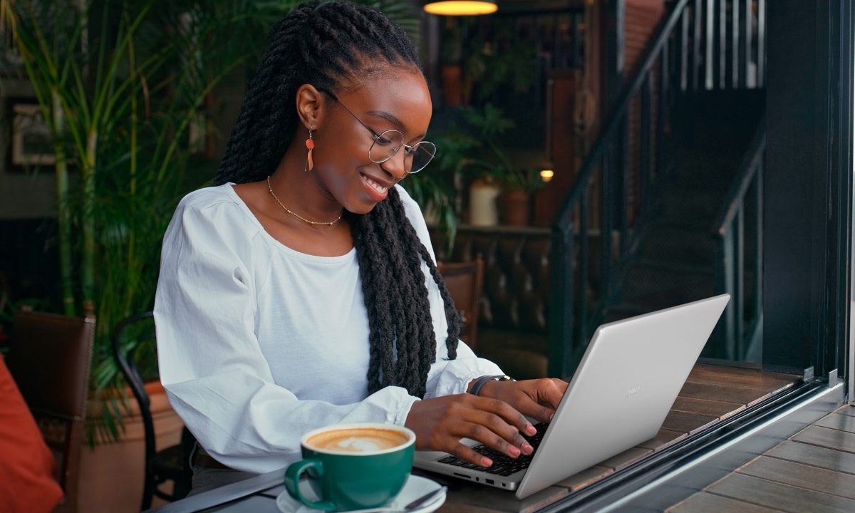 Laptop Dell 14 DC14250-C7U161W11SLU i7-150U/16GB/1TB/Win11 Bạc (P185G001)