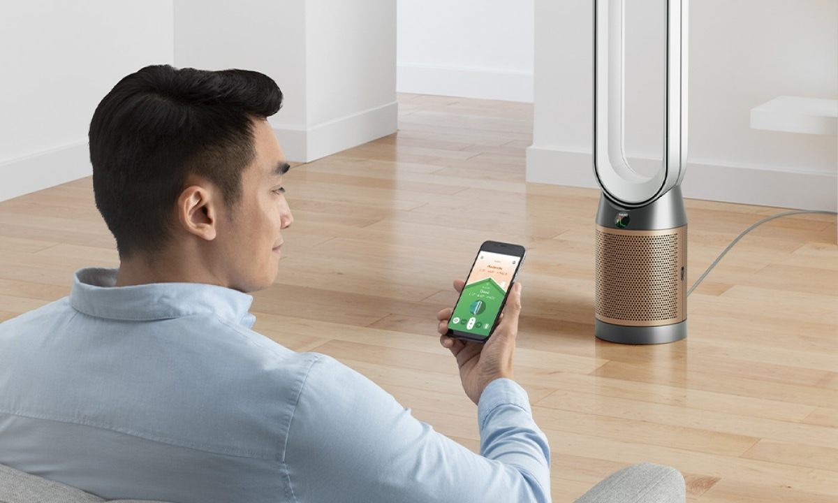 Thông minh kết nối – Điều khiển dễ dàng Thiết bị cho phép bạn theo dõi chất lượng không khí, điều khiển từ xa, bật/tắt chế độ, hay kiểm tra tuổi thọ bộ lọc một cách tiện lợi ngay từ điện thoại. Cảm biến PM1.0 của máy giúp máy tự động điều chỉnh công suất lọc phù hợp với mức độ ô nhiễm trong phòng