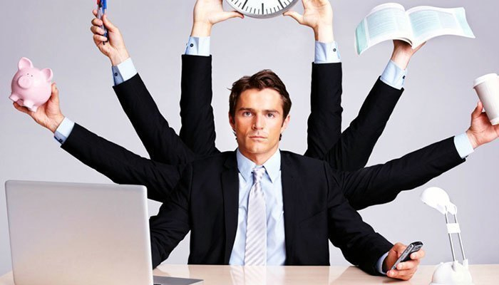 Các nhân viên văn phòng thường xuyên bị căng thẳng sẽ thấy hữu hiệu khi áp dụng biện pháp đắp chăn mở máy lạnh ngủ