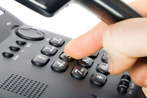 Các mẹ có thể chuyển qua sử dụng điện thoại bàn nếu cần đàm thoại dài