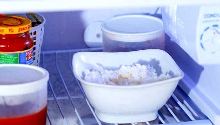 Người Việt Nam chúng ta vẫn thường có thói quen bảo quản cơm nguội trong tủ lạnh để hâm nóng lại, tránh hao phí