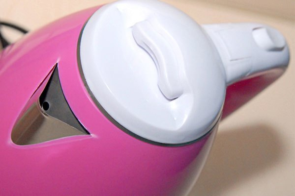 Đừng vì tiếc tiền mua ấm siêu tốc rẻ mà chuốc họa vào thân