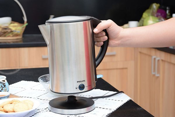 Ấm siêu tốc Philips HD9316 có phần thân làm từ thép không gì tiêu chuẩn sẽ là sự lựa chọn tốt cho bạn