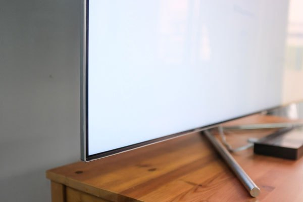 Tivi QLED Samsung QA65Q7FAMKXXV nổi bật hẳn lên với viền màn hình cực mỏng, tạo sự thu hút ngay từ cái nhìn đầu tiên. 