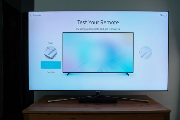 Sync remote với tivi QLED Samsung QA65Q7FAMKXXV để bắt đầu sử dụng.