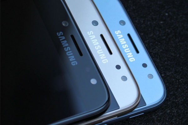 Camera selfie của điện thoại Galaxy J7 Pro có độ phân giải cao hơn, tích hợp cả đèn flash