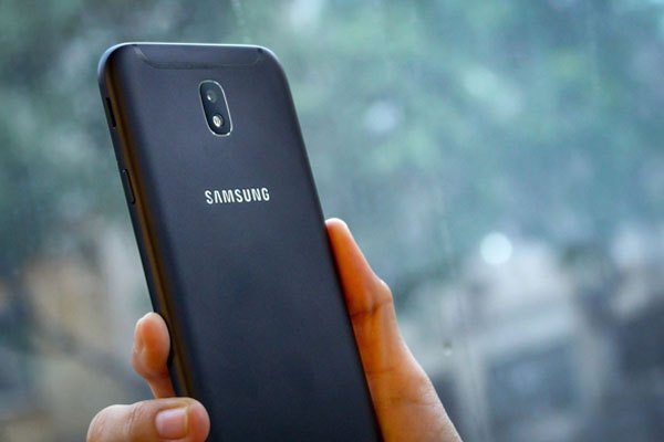 Dung lượng pin cao hơn giúp điện thoại Galaxy J7 Pro mang đến thời gian sử dụng dài hơn