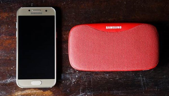 Ngoại hình điện thoại Galaxy A3 2017 trông thanh lịch hơn phiên bản trước