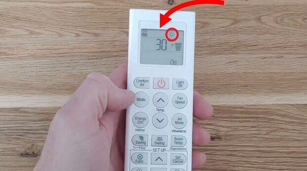 Chế độ sưởi ấm HEAT có hình mặt trời trên màn hình của remote
