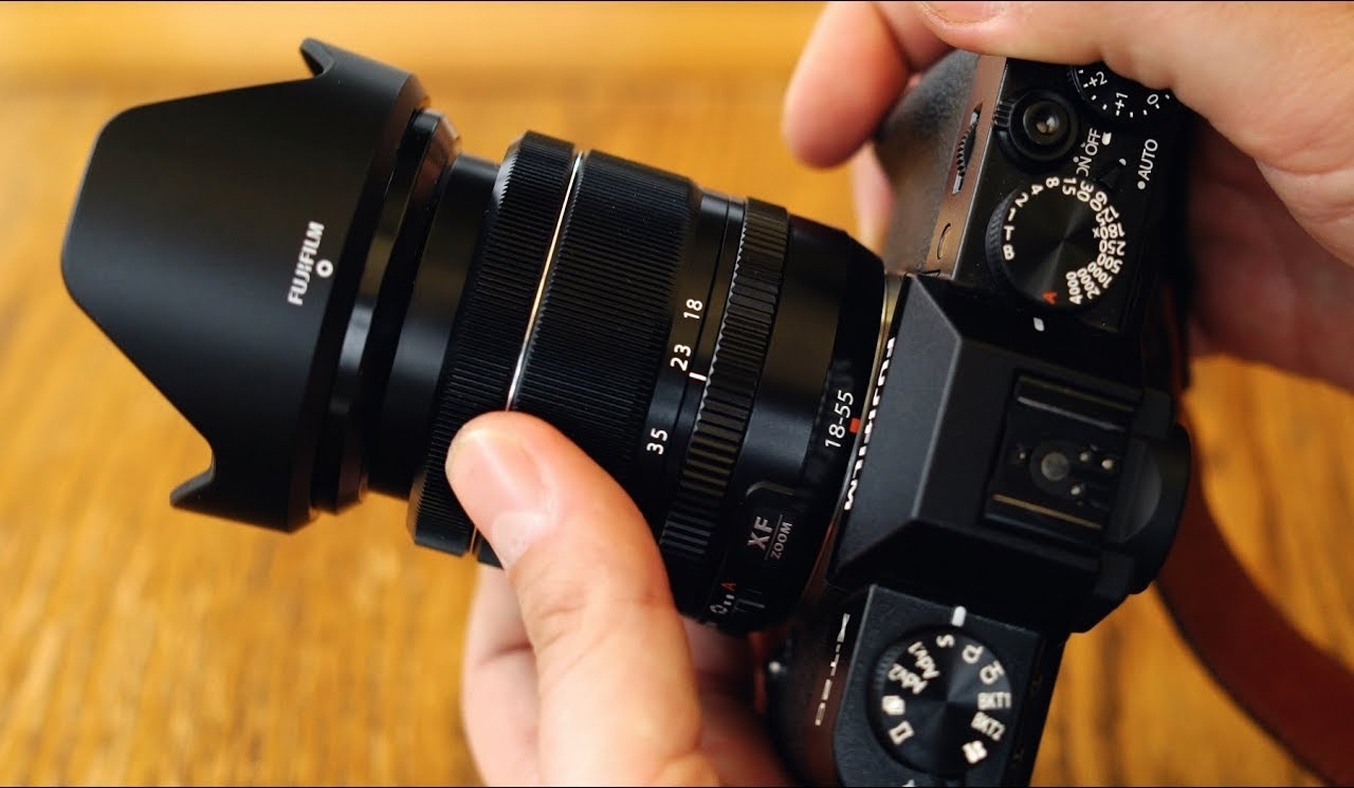 Máy ảnh Fujifilm X-T30 18-55mm đen có thiết kế nhỏ gọn